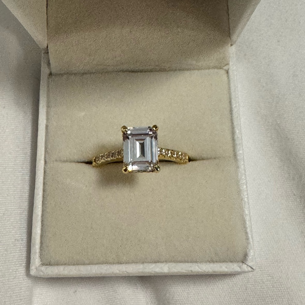 Size 8 Emerald cubic zirconia gold ring